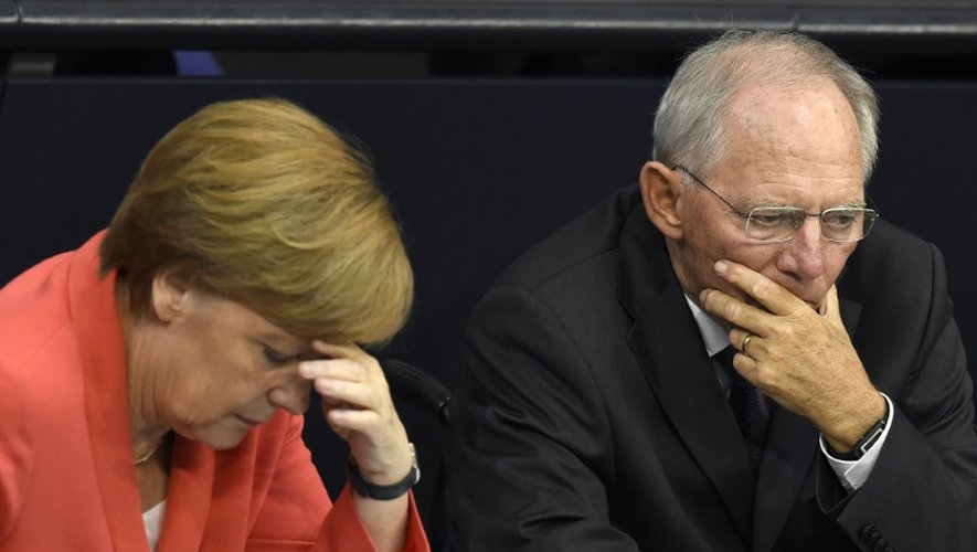 La chancelière Angela Merkel et son ministre des Finances Wolfgang Schäuble, le 17 juillet 2015 au Bundestag, à Berlin