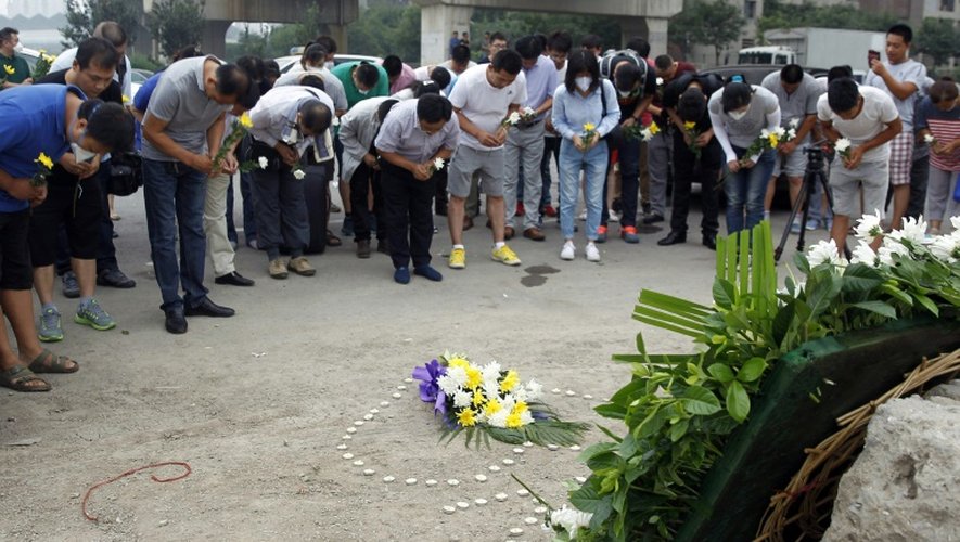 Hommage aux 114 morts de la catastrophe de Tianjin, le 18 août 2015