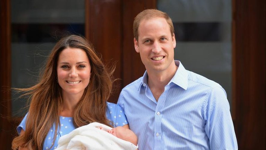 Kate, William et leur bébé George, le 23 juillet 2013 à Londres