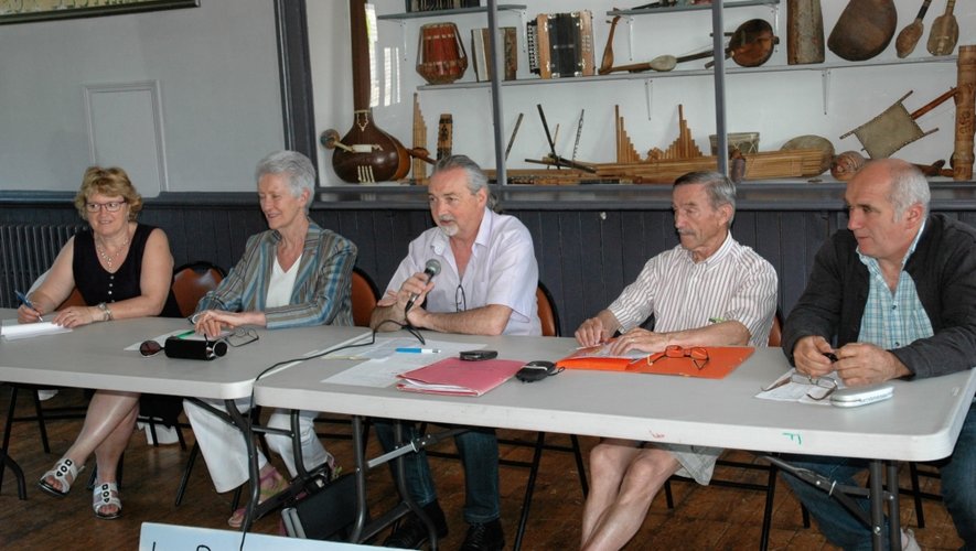 Pierre Conte et Christian Puech vont continuer à conduire les destinées du groupe folklorique 
la Bourreïo d’Olt.
