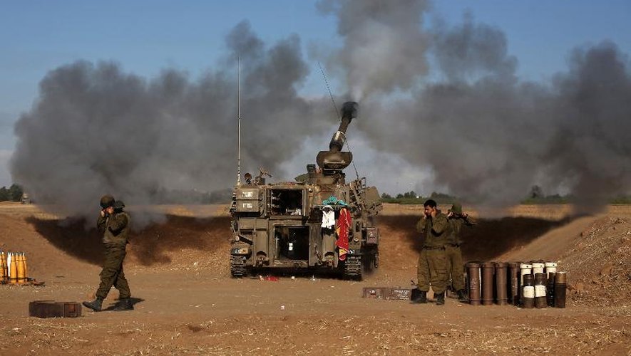 Tir de char israélien le 17 juillet 2014 depuis la frontière avec la Bande de Gaza