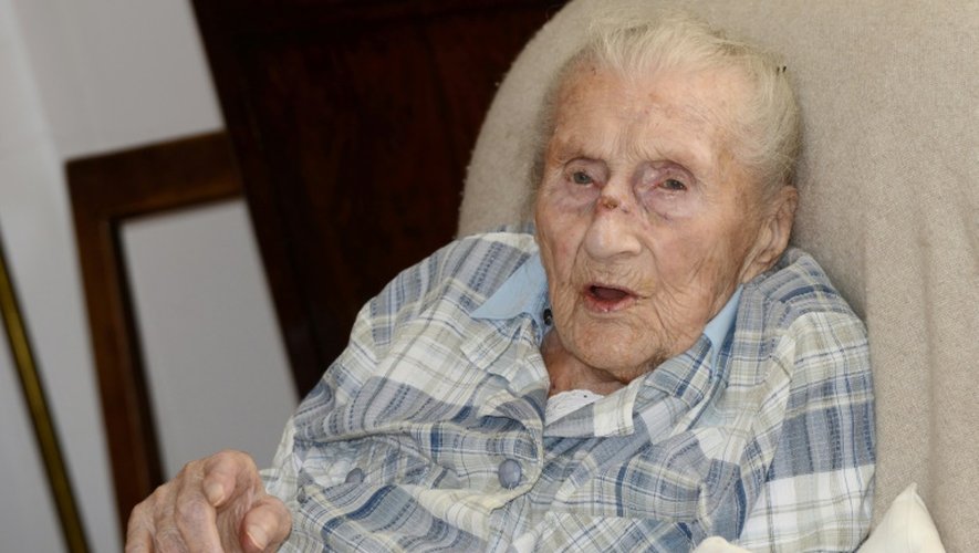 Elisabeth Collot, 113 ans, la nouvelle doyenne des Français chez elle à Echirolles, le 4 juillet 2016