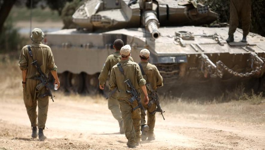 Un char israélien positionné le 17 juillet 2014 près de la frontière avec la Bande de Gaza