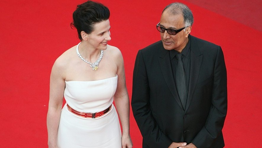 Abbas Kiarostami (droite) avec l'actrice française Juliette Binoche au festival de Cannes, le 23 mai 2010