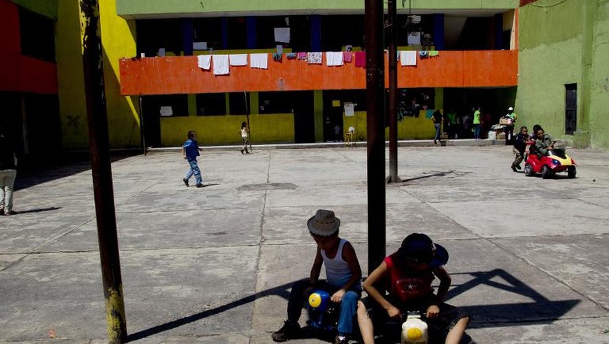 Des enfants dans la cour intérieure du foyer "La Grande Famille", à Zamora, au Mexique, le 17 juillet 2014