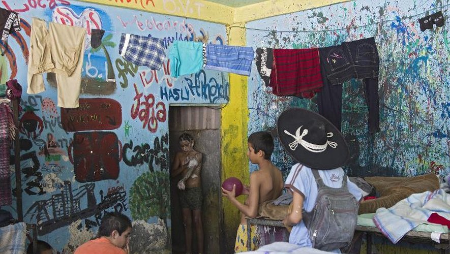 Des enfants dans une chambre du foyer "La Grande Famille", à Zamora, au Mexique, le 17 juillet 2014