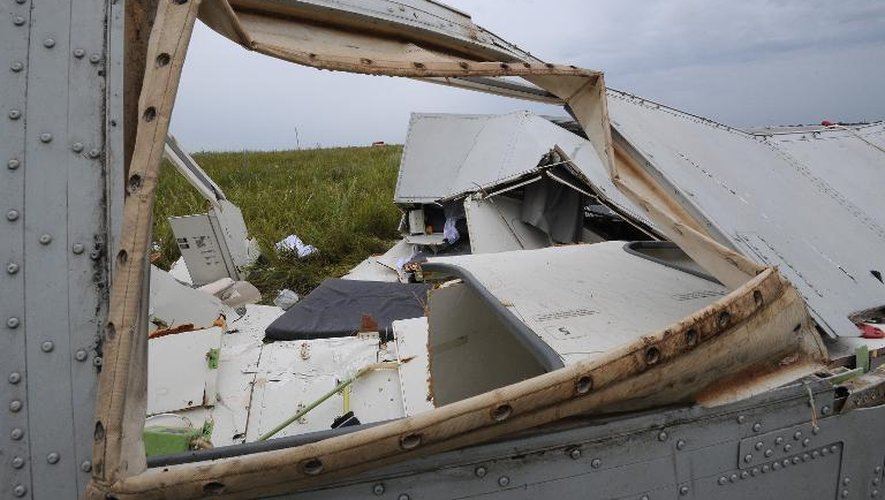 Des débris du Boeing abattu à Shaktarsk le 18 juillet 2014
