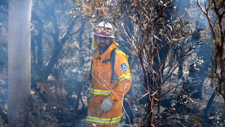 Un pompier australien dans les Montagnes bleues, le 24 octobre 2013 près de Sydney