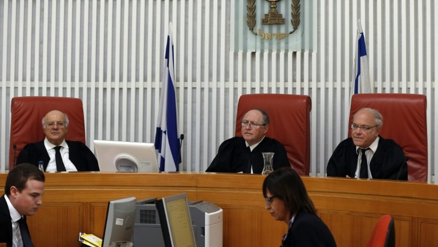 Les juges de la Cour suprême israélienne siègent à Jérusalem, le 19 août 2015, pour statuer sur la détention administrative Mohammed Allan