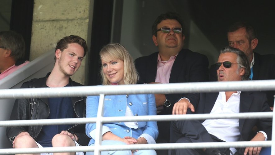 La propriétaire de l'OM Margarita Louis-Dreyfus au côté de son président délégué Vincent Labrune, le 16 août 2015 lors du match Reims-OM à Auguste Delaune