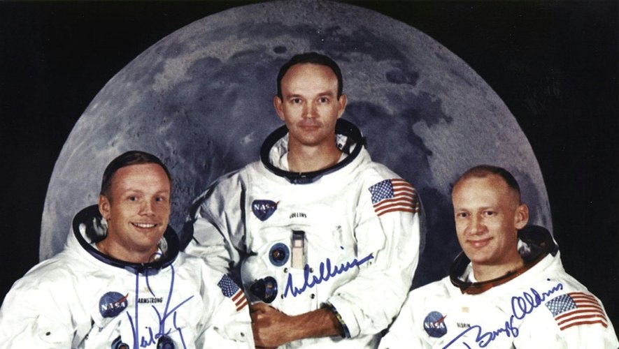 Photographie publiée par la NASA, de l'équipe choisie pour la mission Apollo 11 vers la lune, le commandant Neil Armstrong,  le pilote du module de commande Michael Collins et Buzz Aldrin, le pilote du module lunaire, le 1er mai 1969