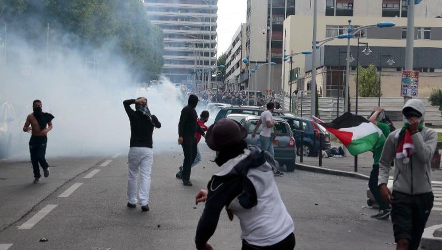 Heurts entre policiers et manifestants pro-Palestiniens à Sarcelles, en région parisienne, le 20 juillet 2014