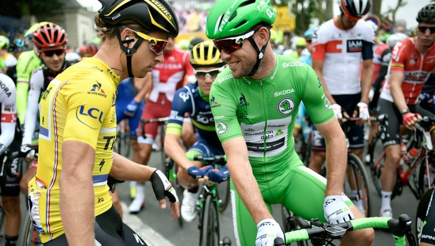 Le maillot jaune du Tour de France Peter Sagan et le maillot vert Mark Cavendish, avant le départ de la 5 étape à Saumur, le 5 juillet 2016