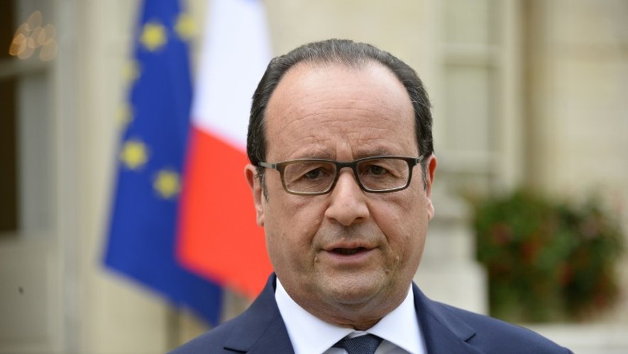 Le président François Hollande, devant la préfecture de Côte d'Or et de Bourgogne le 23 juillet 2015