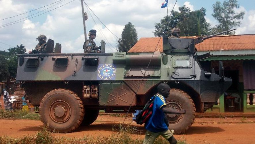 Des soldats français de l'opération Sangaris patrouillent le 13 juillet 2014 à Bangui