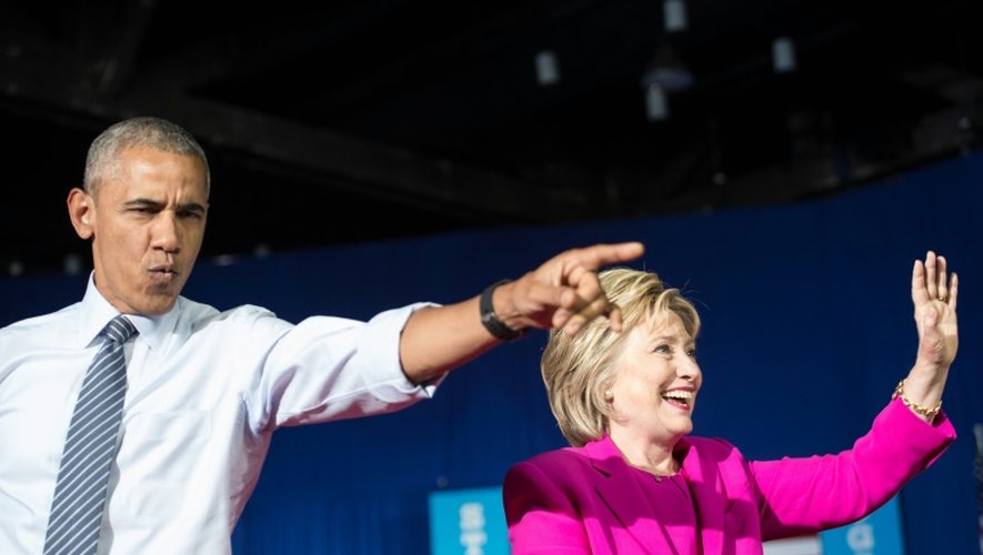 Le président américain Barack Obama et la candidate démocrate à la Maison Blanche Hillary Clinton en meeting commun à Charlotte, en Caroline du Nord, le 5 juillet 2016