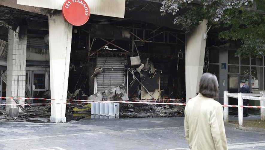 Devanture d'un commerce incendié à Sarcelles, le 21 juillet 2014 au lendemain des affrontements qui ont eu lieu dans cette ville entre pro-palestiniens et forces de l'ordre