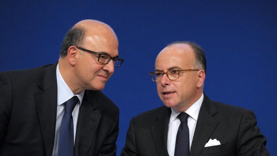 Le ministre de l'Economie Pierre Moscovici et le ministre délégué au Budget Bernard Cazeneuve à Bercy le 25 septembre 2013