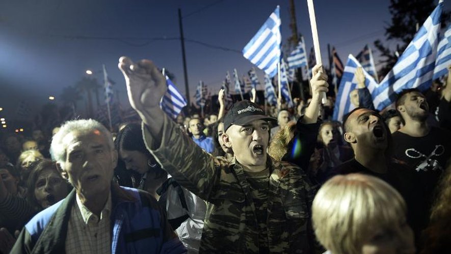 Des sympathisants d'Aube Dorée, le 26 octobre 2013 à Athènes