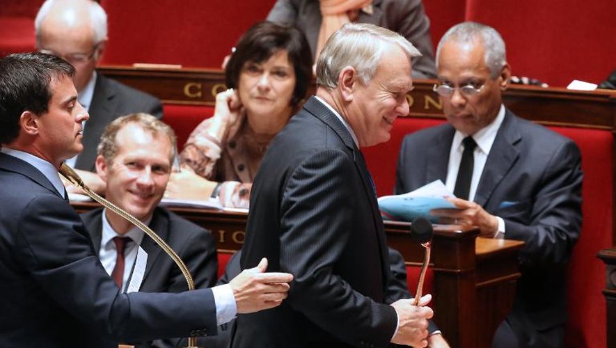 Le ministre de l'Intérieur Manuel Valls et le Premier ministre Jean-Marc Ayrault à l'Assemblée nationale, le 23 octobre 2013