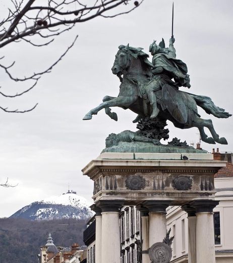 La statue de Vercingétorix, le vainqueur de Gergovie, à Clermont-Ferrand, le 6 février 2014