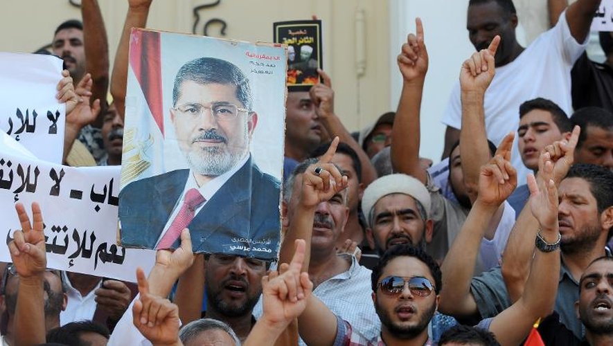 Des partisans du président déchu Mohamed Morsi manifestent à Tunis, le 16 août 2013