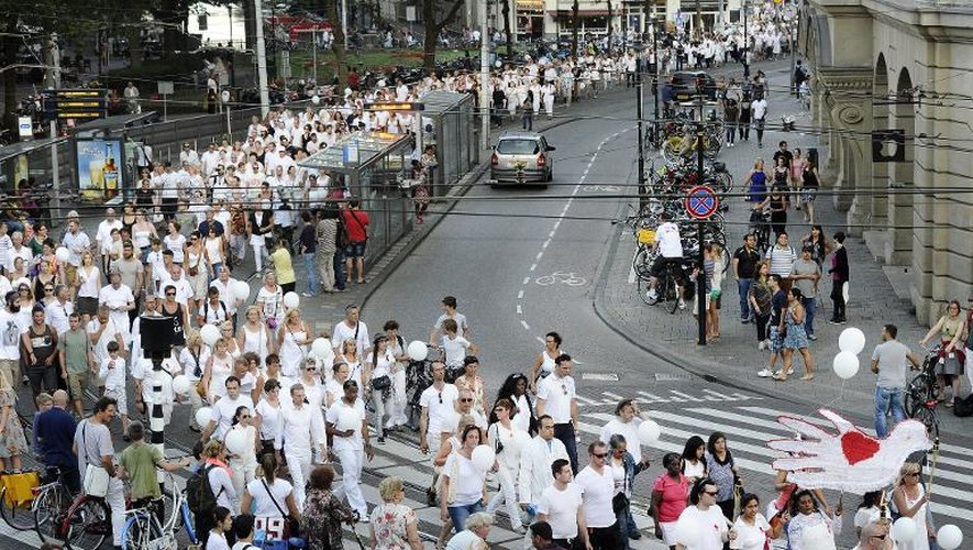 Marche blanche le 23 juillet 2014 à Amsterdam en hommage aux victimes du crash du Boeing 777 de la Malaysia Airlines en Ukraine