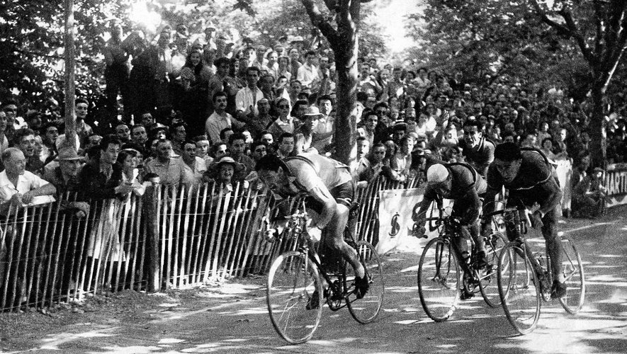 En 1954, le Parc de la Victoire, à Millau, a été le théâtre d’une arrivée d’étape remportée par le Suisse Kubler. Il s’agissait du premier passage du Tour dans le département.
