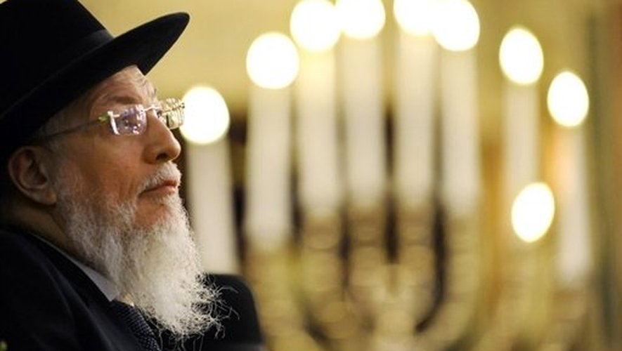 L'ancien Grand Rabbin de France Joseph Sitruk, le 15 avril 2008 à la Grande Synagogue de la Victoire à Paris
