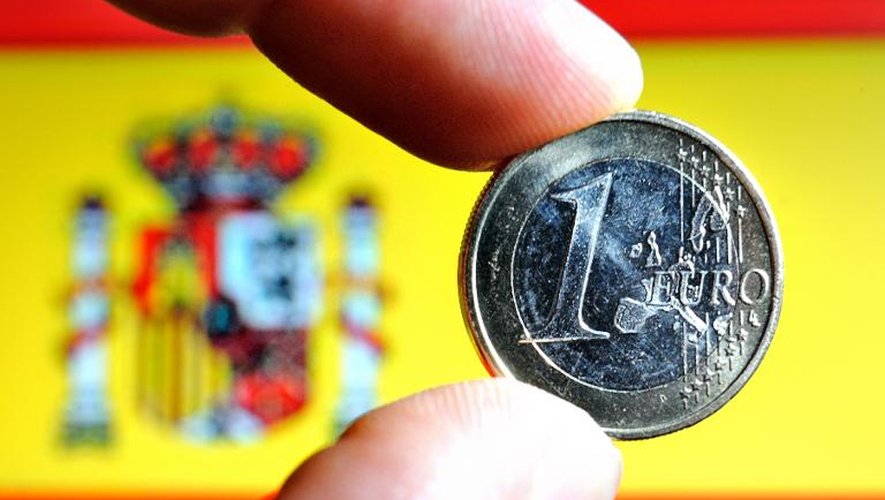 Un euro devant le drapeau espagnol