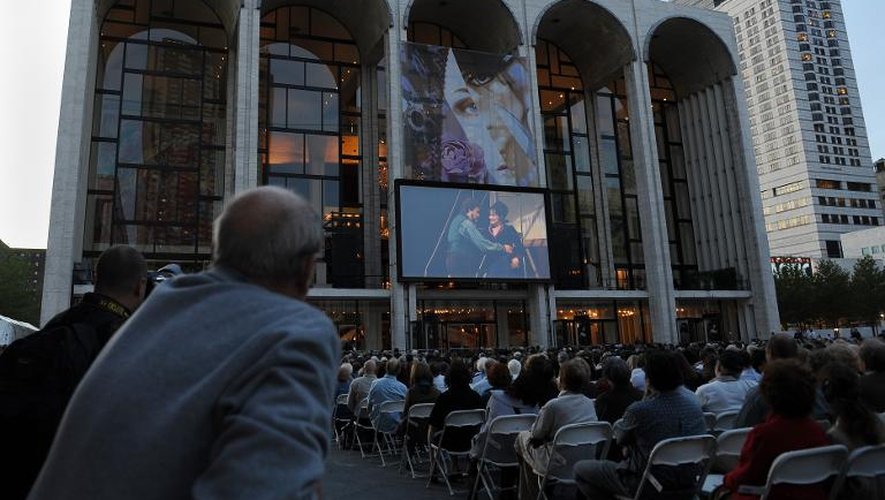 Une projection devant le Metropolitan Opera à New York, le 21 septembre 2009