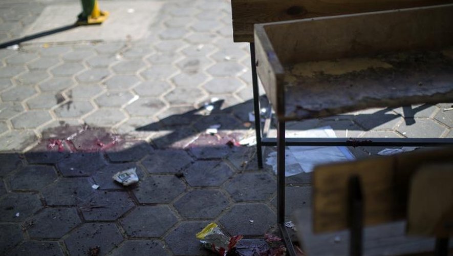 Une trace de sang sur le sol de la cour d'une école de l'Onu où plusieurs personnes ont été tuées à Beit Hanoun dans la bande de Gaza le 24 juillet 2014