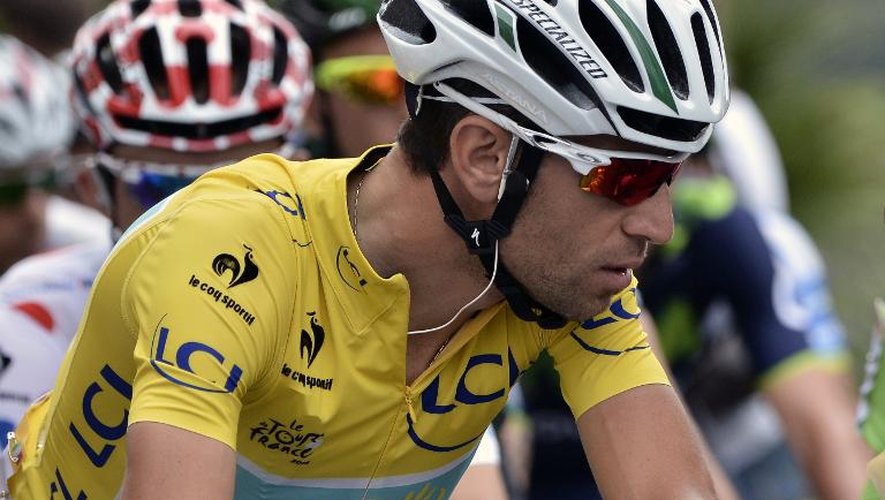 Le mailot jaune italien Vincenzo Nibali au départ de la 18e étape du Tour de France, le 24 juillet 2014 à Pau