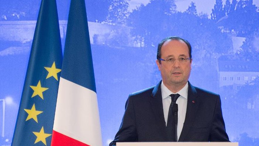 François Hollande annonce la libération des otages le 29 octobre 2013 depuis Brastilava où il est en visite officielle
