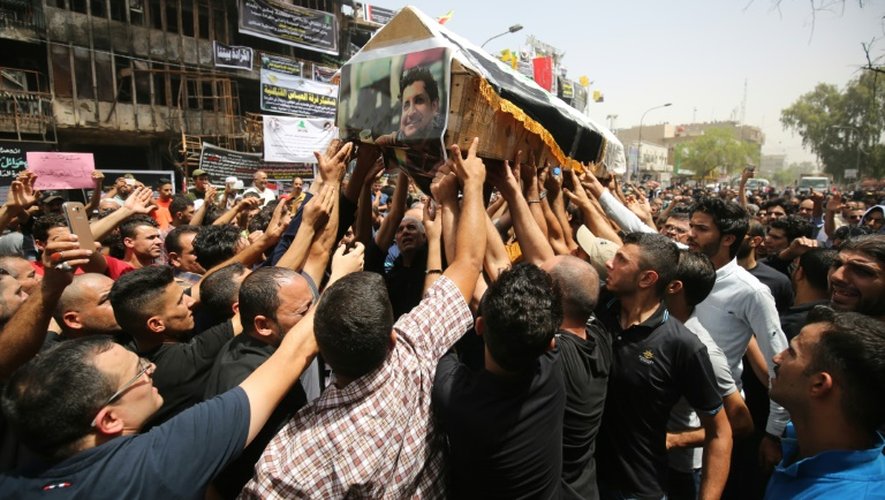 Funérailles, le 6 juillet 2016 à Bagdad, d'une des victimes de l'attentat qui a frappé trois jours auparavant la capitale irakienne