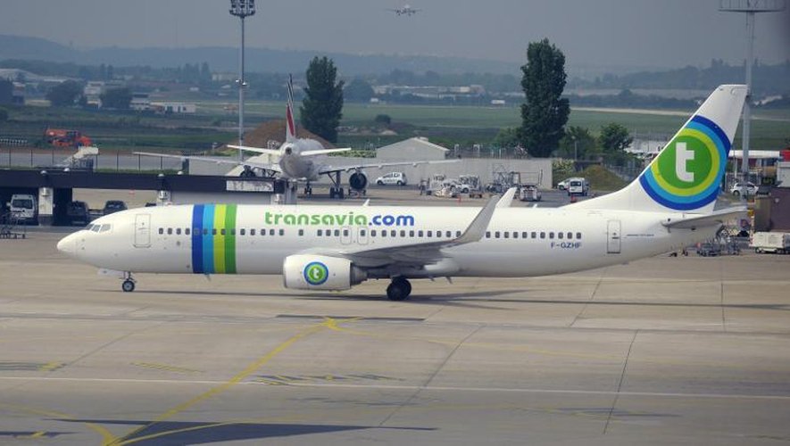 Un avion de la compagnie Transavia, filiale de Air France, sur le tarmac de l'aéroport d'Orly le 17 mai 2013