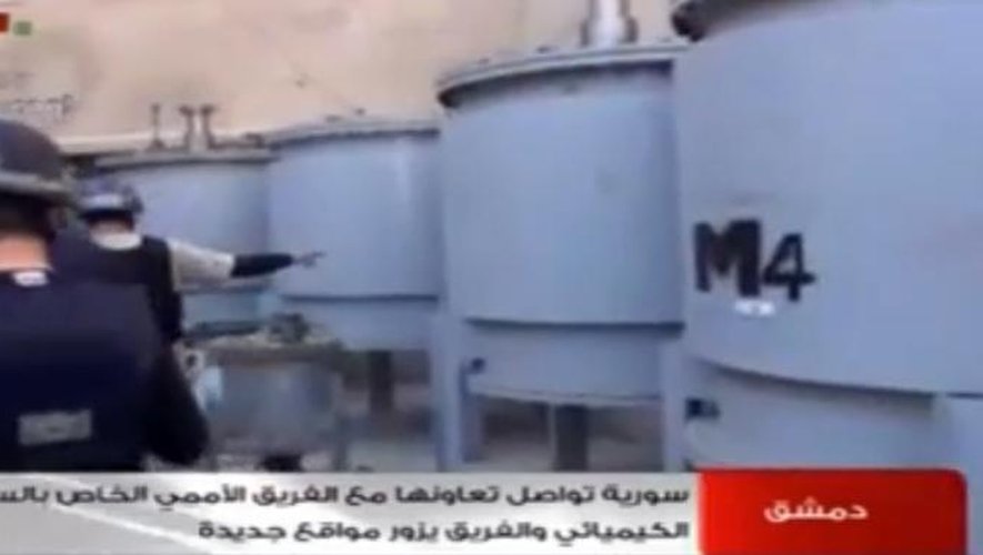 Une capture d'écran de la télévision syrienne du 19 octobre 2013 montre des inspecteurs de l'Organisation pour l'interdiction des armes chimiques à l'oeuvre en Syrie
