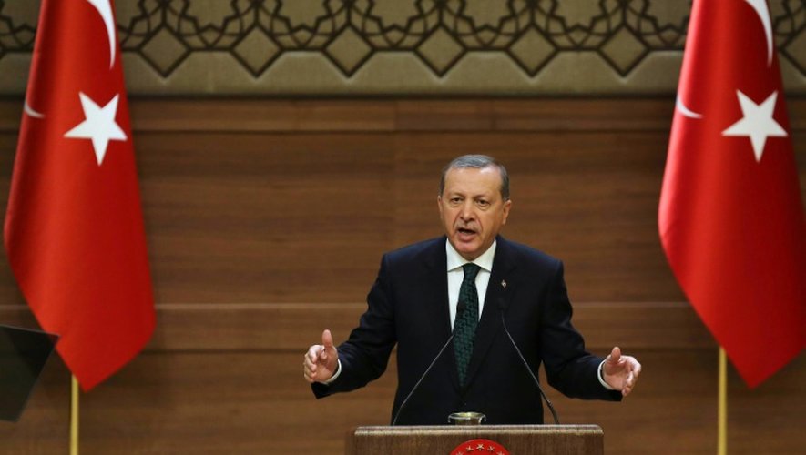 Le président turc Recep Tayyip Erdogan lors d'un meeting au palais présidentiel à Ankara, le 12 août 2015