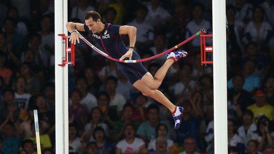 Le perchiste Renaud Lavillenie en finale des Championnats du monde d'athlétisme le 24 août 2015 à Pélin