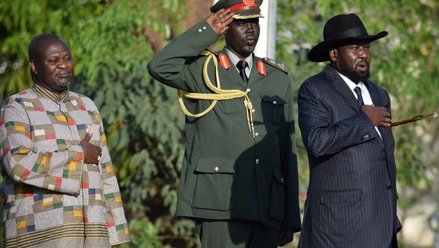 Le président du Soudan du Sud Salva Kiir (d) et son vice-président Riek Machar (g), le 26 avril 2016 à Juba