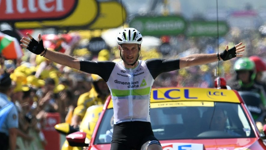 Le Britannique Stephen Cummings franchit en vainqueur la 7e étape du Tour de France au Lac de Payolle, le 8 juillet 2016