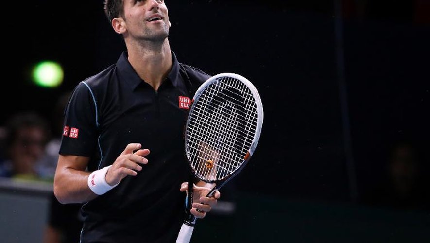 Le Serbe Novak Djokovic lors de son match des quarts de finale du Masters 1000 de Paris-Bercy contre le Suisse Stanislas Wawrinka, le 1er novembre 2013.