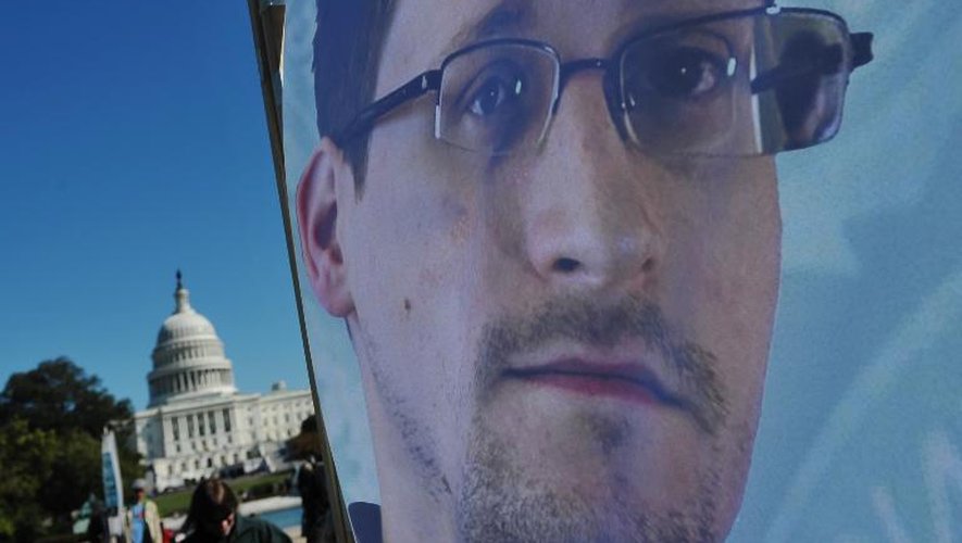 Le portrait d'Edward Snowden lors d'une manifestation contre l'espionnage américain devant le Capitole, le 26 octobre 2013 à Washington