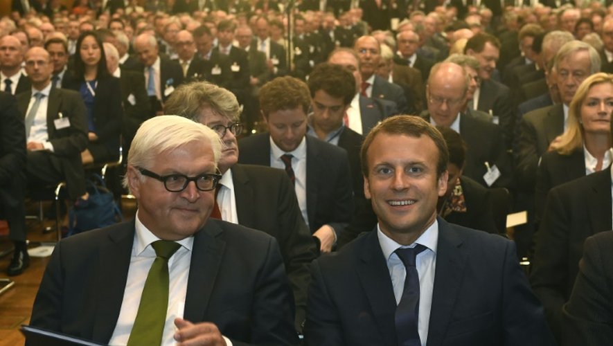 Le ministre allemand des Affaires étrangères Frank-Walter Steinmeier et le ministre français de l'Economie Emmanuel Macron le 25 août 2015 à Berlin