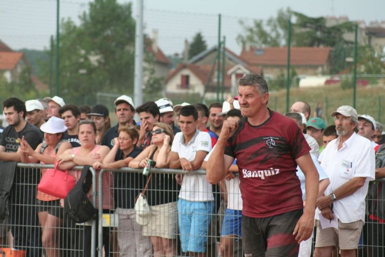 Après un début de journée timide, Laurent Izard s'impose et devient pour la deuxième fois de sa "carrière", champion de France de quilles de huit.