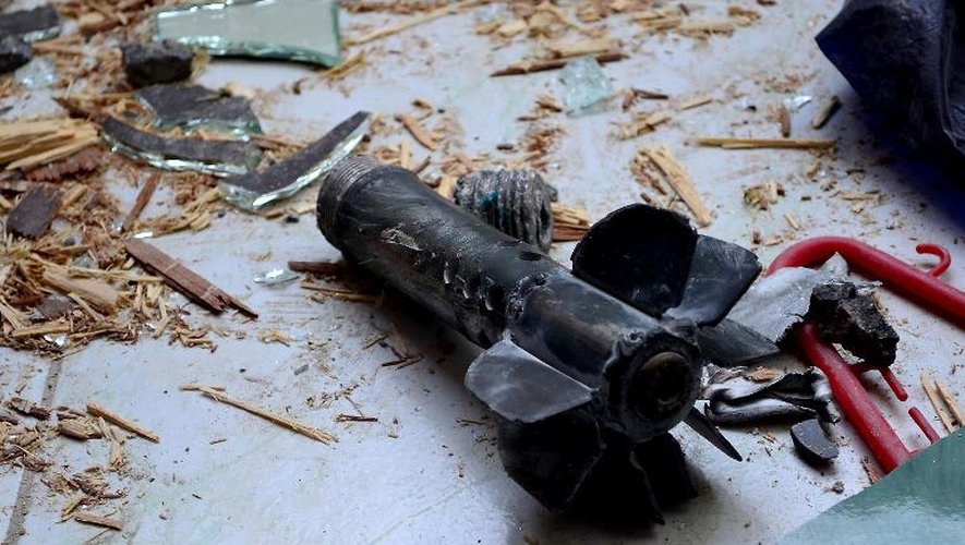 Photo fournie le 31 octobre 2013 par l'agence syrienne Sana montrant les restes d'un mortier à Jaramana, dans la banlieue de Damas