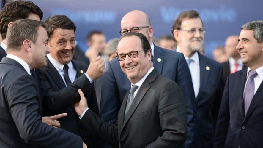 François Hollande (C) lors du sommet de l'Otan le 8 juillet 2016 à Varsovie