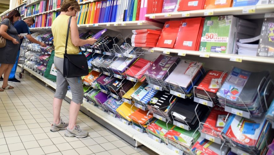 Courses de rentrée dans un supermarché de Labège près de Toulouse le 20 août 2015