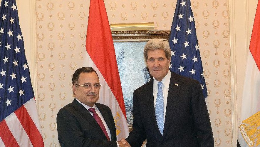 Le secrétaire d'Etat américain John Kerry et son homologue égyptien Nabil Fahmy le 22 septembre 2013 à New York