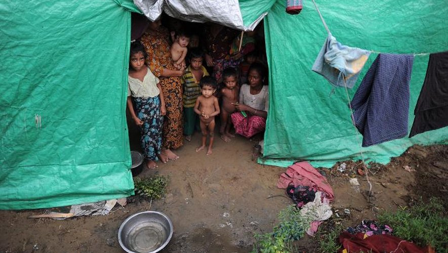 Des réfugiés rohingyas dans le camp de déplacés de Dabang, en périphérie de Sittwe, en Birmanie, le 10 octobre 2012